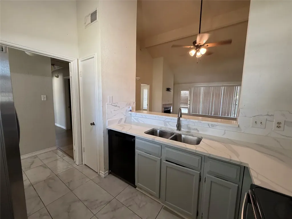 2907 Hilltop Drive Euless TX 76039