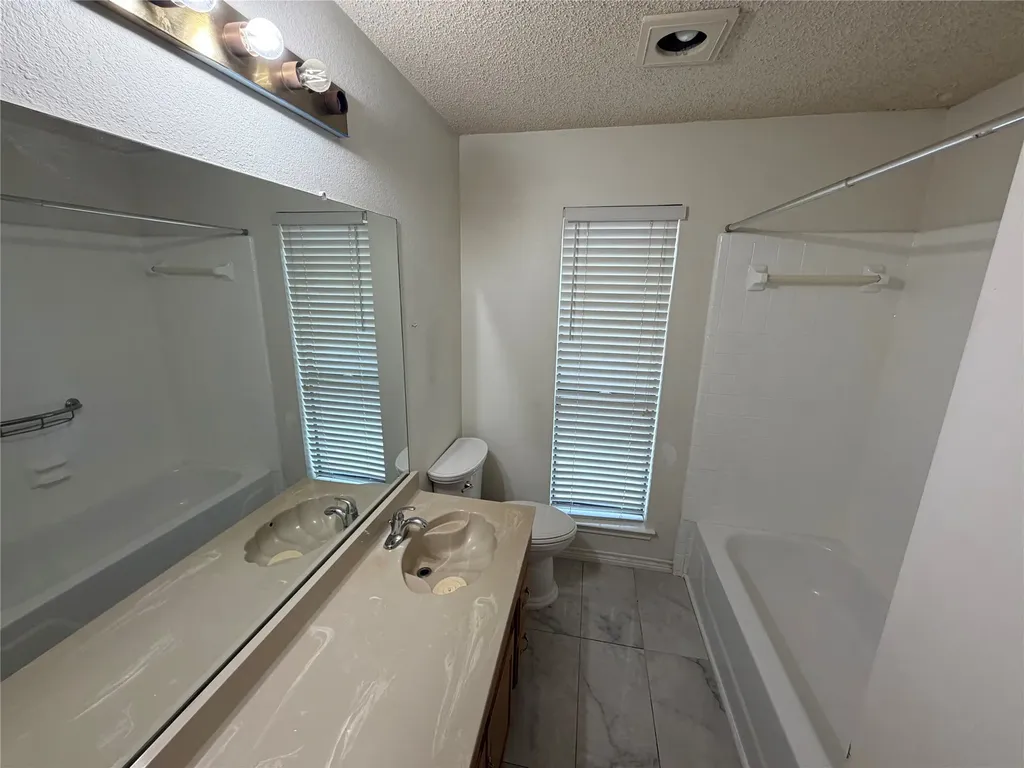 2907 Hilltop Drive Euless TX 76039