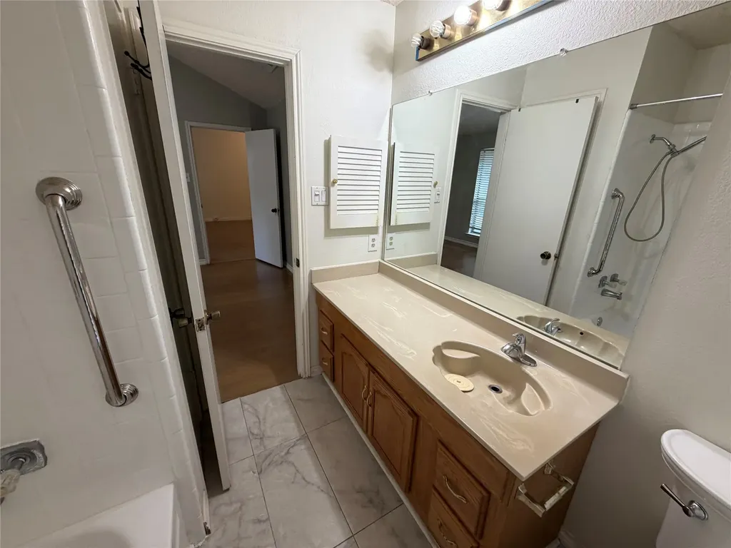 2907 Hilltop Drive Euless TX 76039