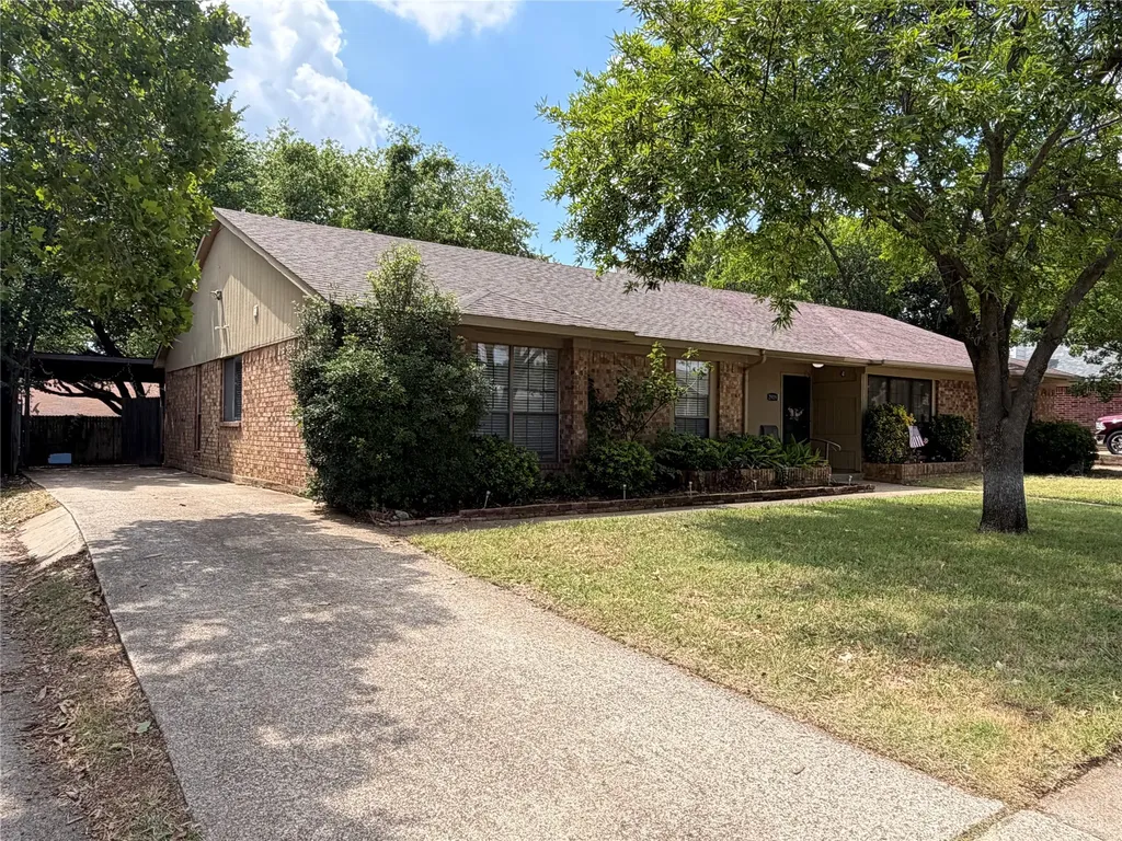 2907 Hilltop Drive Euless TX 76039