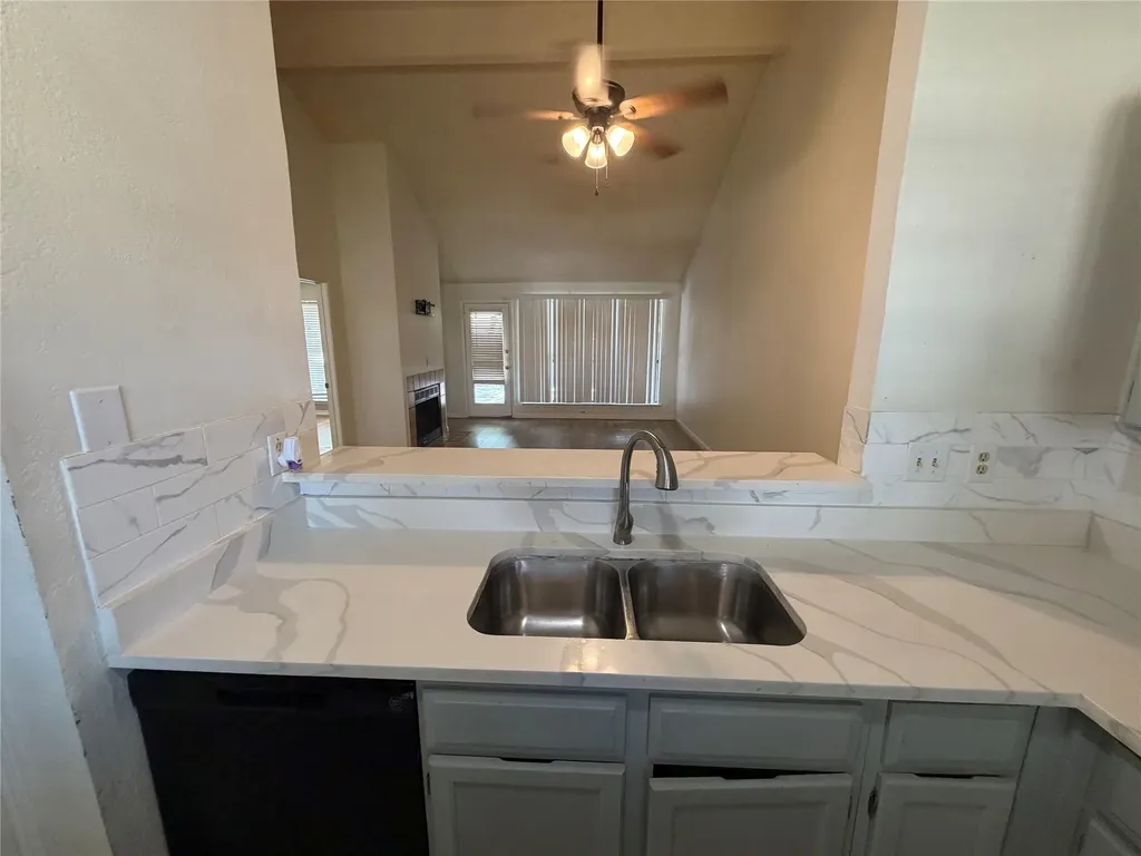 2907 Hilltop Drive Euless TX 76039