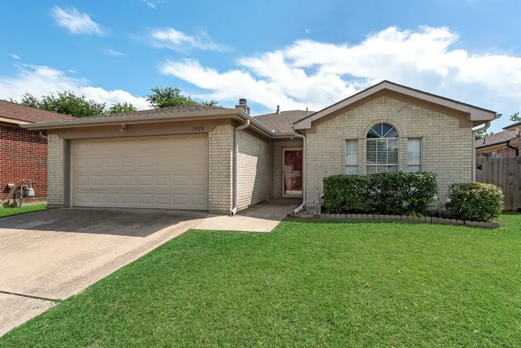 1928 Overland Street Fort Worth TX 76131