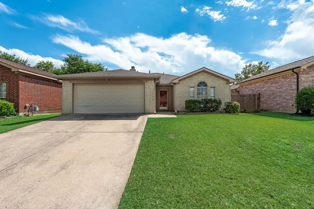 1928 Overland Street Fort Worth TX 76131