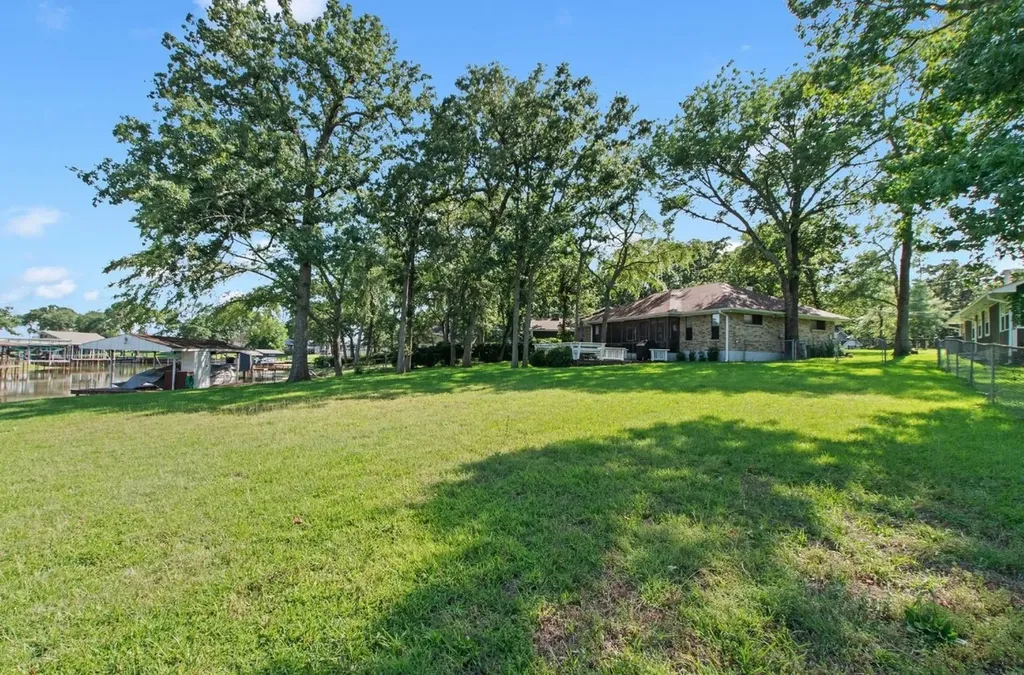 120 Los Peces Gun Barrel City TX 75156