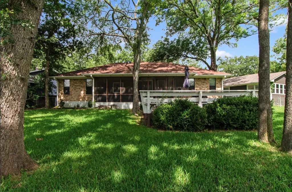 120 Los Peces Gun Barrel City TX 75156