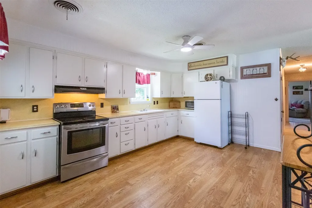 1702 N Avenue G Haskell TX 79521