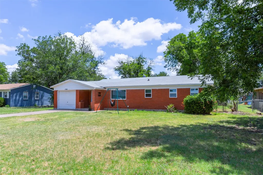 1702 N Avenue G Haskell TX 79521