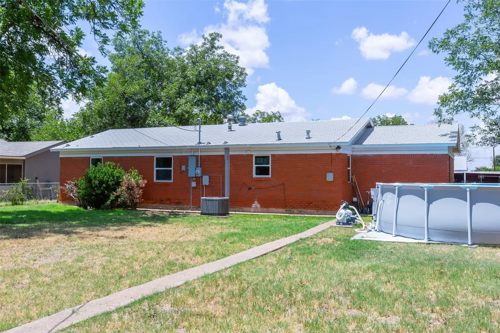 1702 N Avenue G Haskell TX 79521