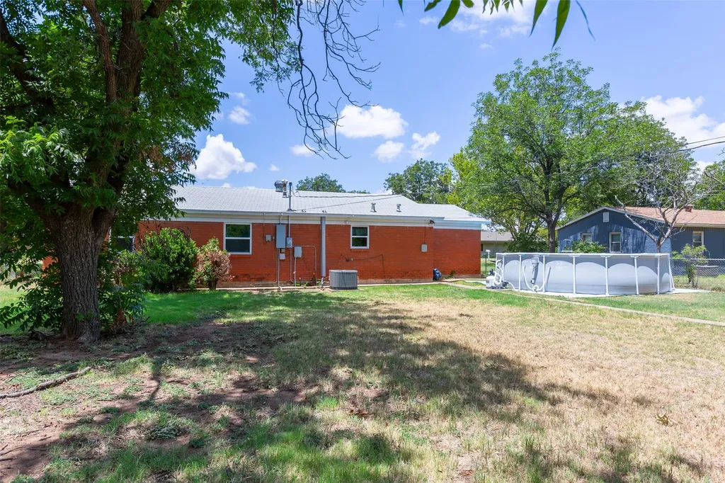 1702 N Avenue G Haskell TX 79521