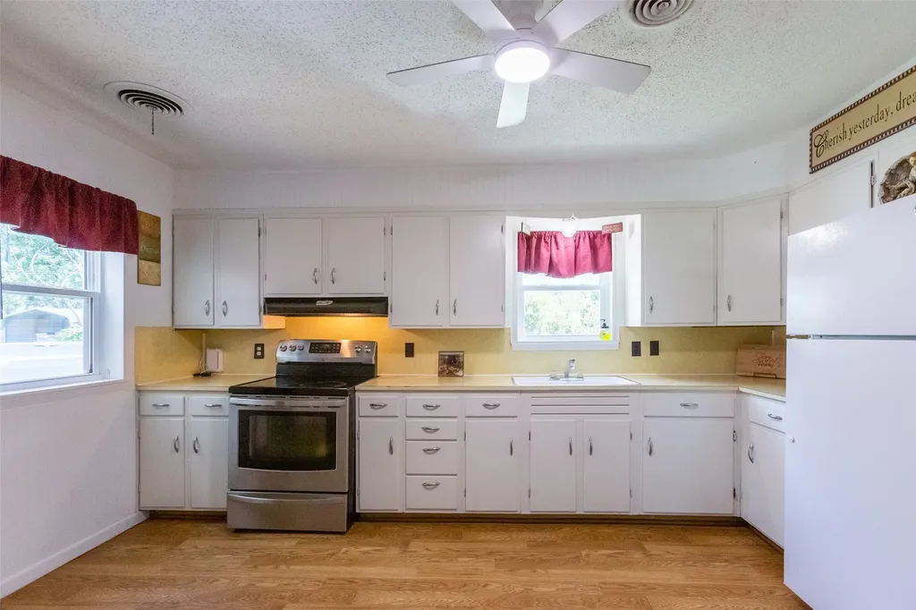 1702 N Avenue G Haskell TX 79521