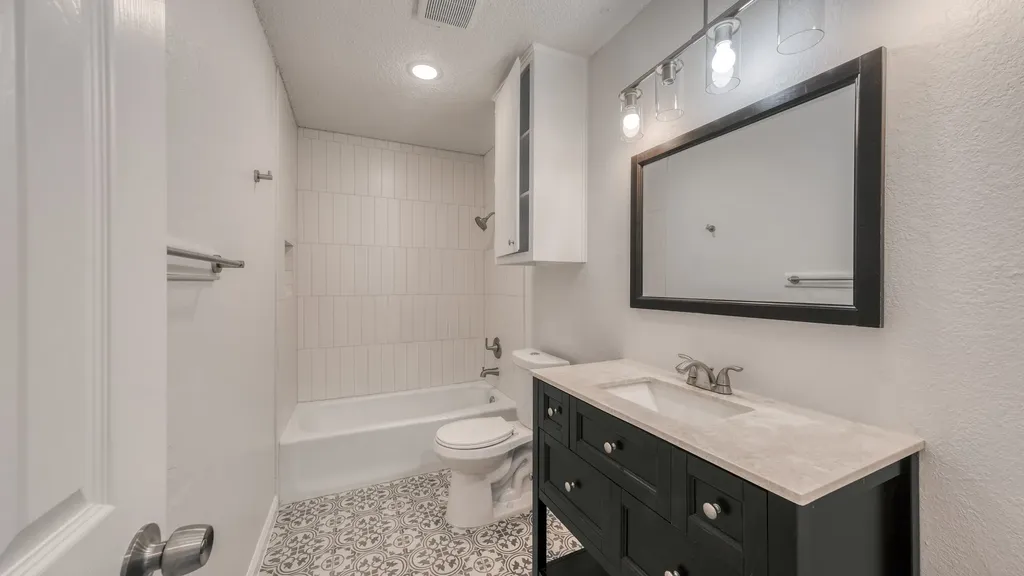 1014-A Lynn Street Weatherford TX 76086