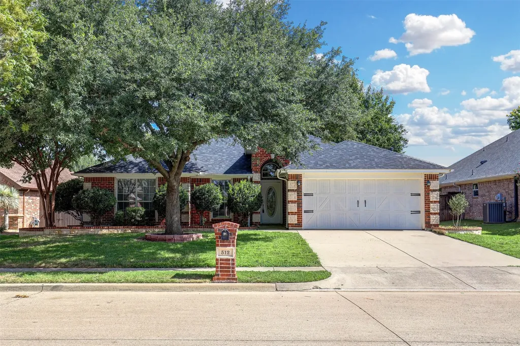 512 Surry Court Saginaw TX 76179