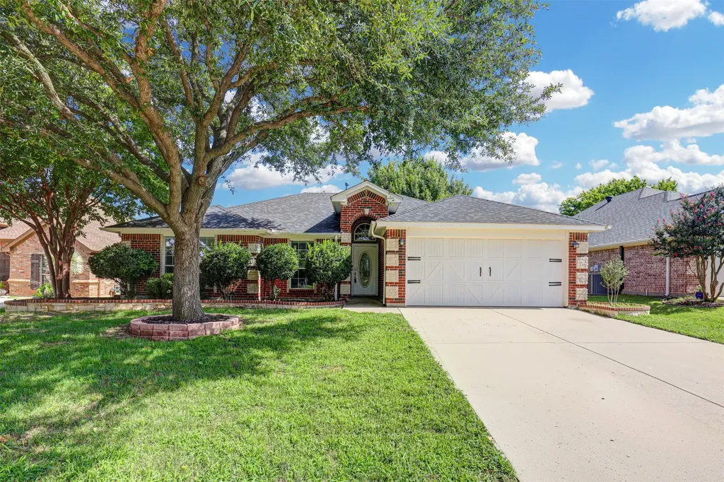 512 Surry Court Saginaw TX 76179