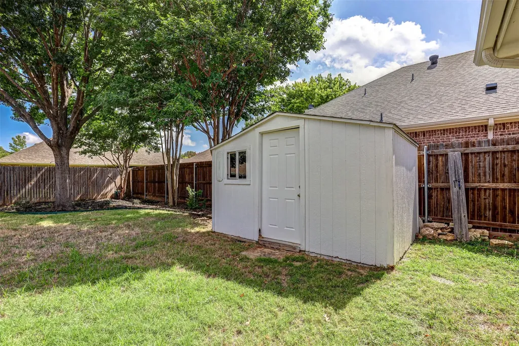 512 Surry Court Saginaw TX 76179