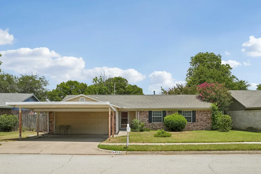 813 Blue Ridge Trail Saginaw TX 76179