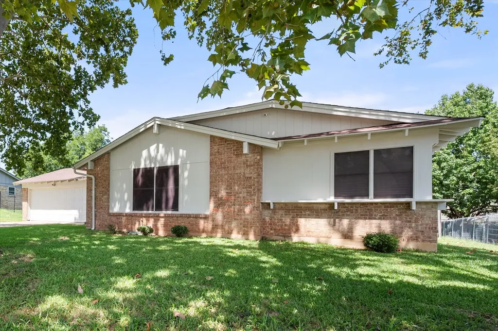 806 Ridgeway Road Joshua TX 76058