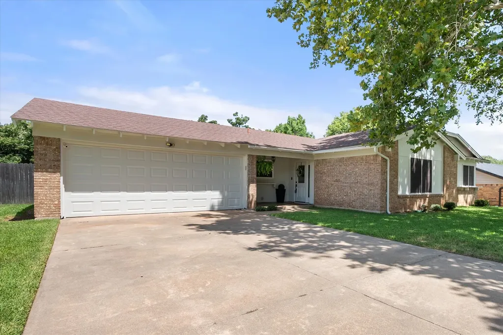 806 Ridgeway Road Joshua TX 76058
