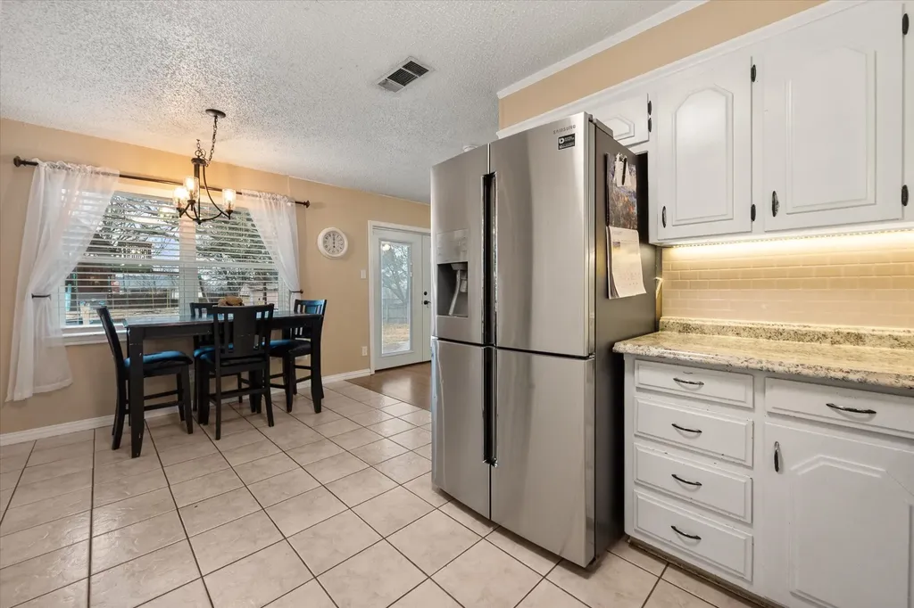 806 Ridgeway Road Joshua TX 76058