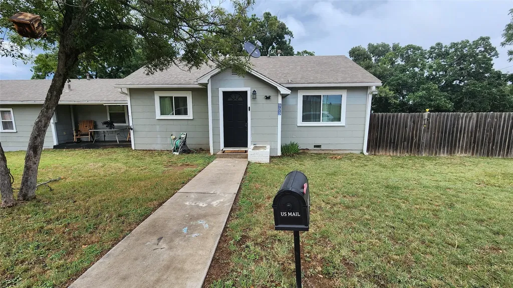 903 W Plummer Street Eastland TX 76448