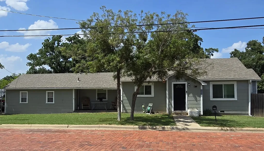 903 W Plummer Street Eastland TX 76448