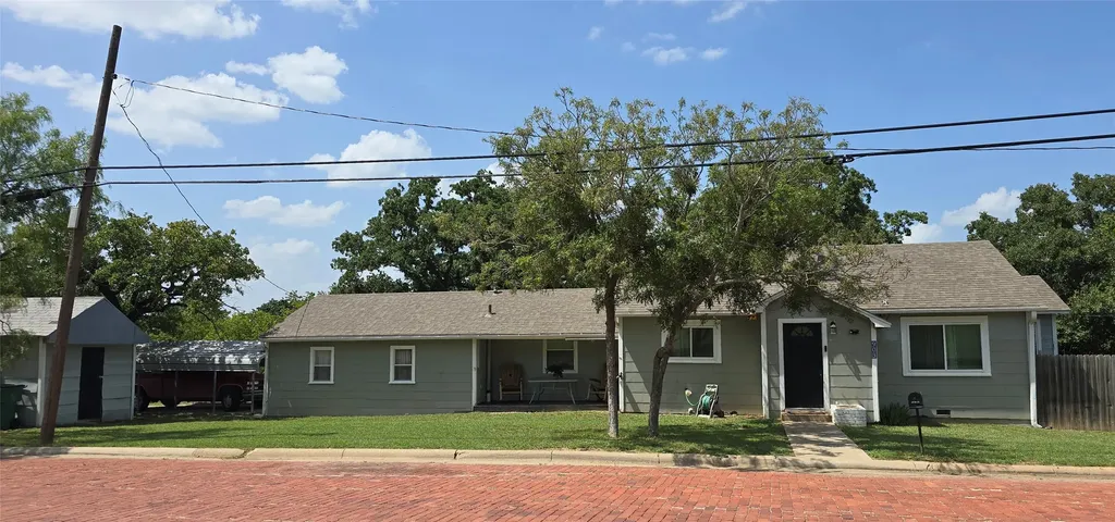 903 W Plummer Street Eastland TX 76448