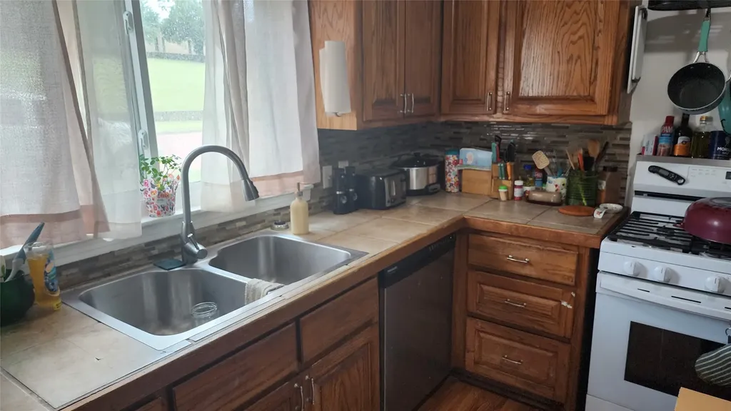 903 W Plummer Street Eastland TX 76448