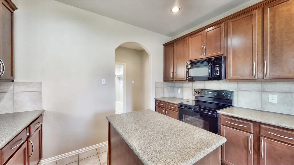 413 Perkins Drive Lantana TX 76226