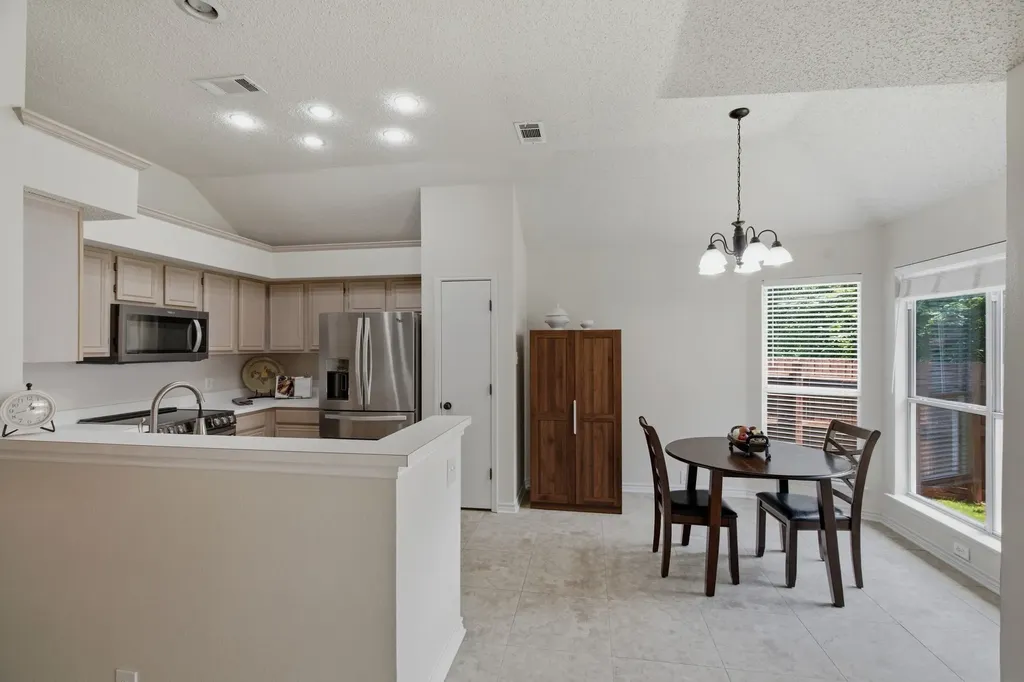 214 Branch Bend Euless TX 76039