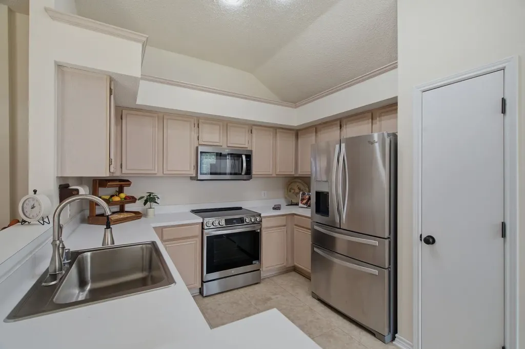 214 Branch Bend Euless TX 76039