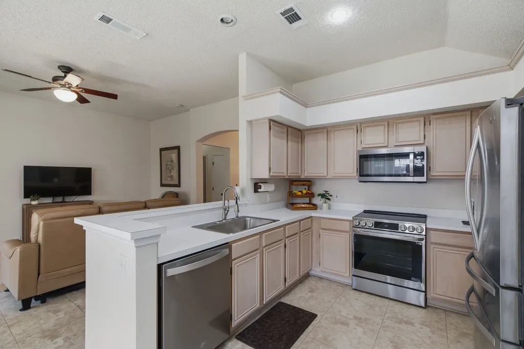214 Branch Bend Euless TX 76039