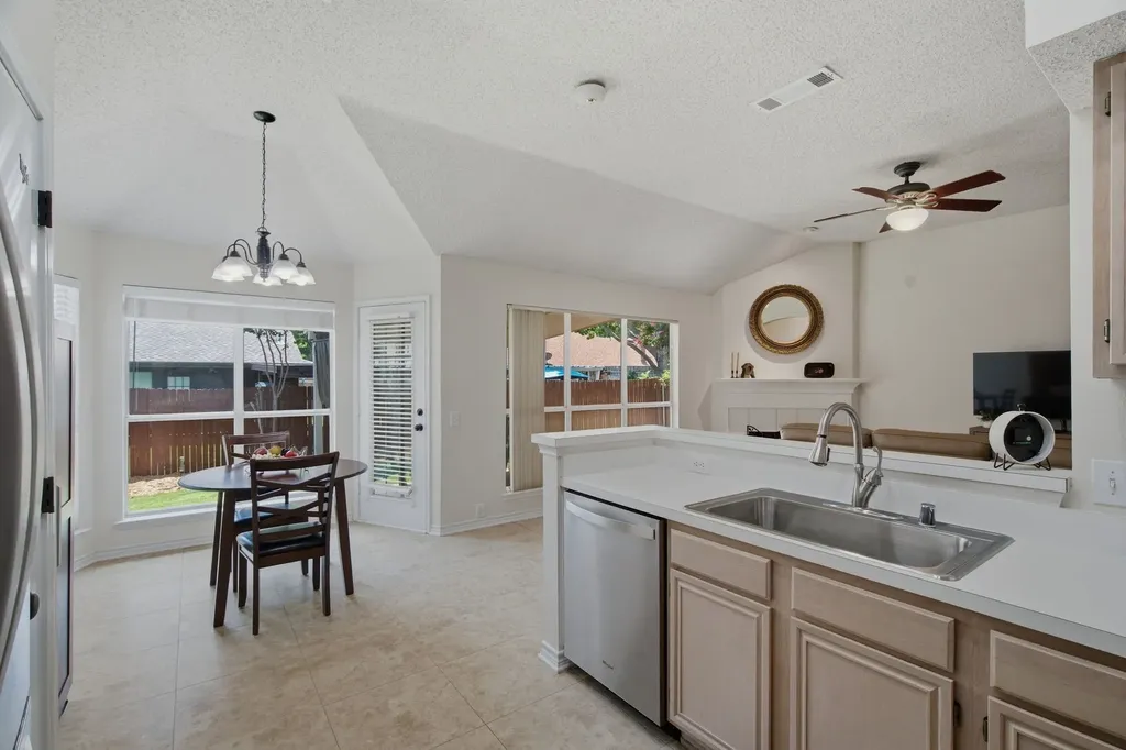 214 Branch Bend Euless TX 76039