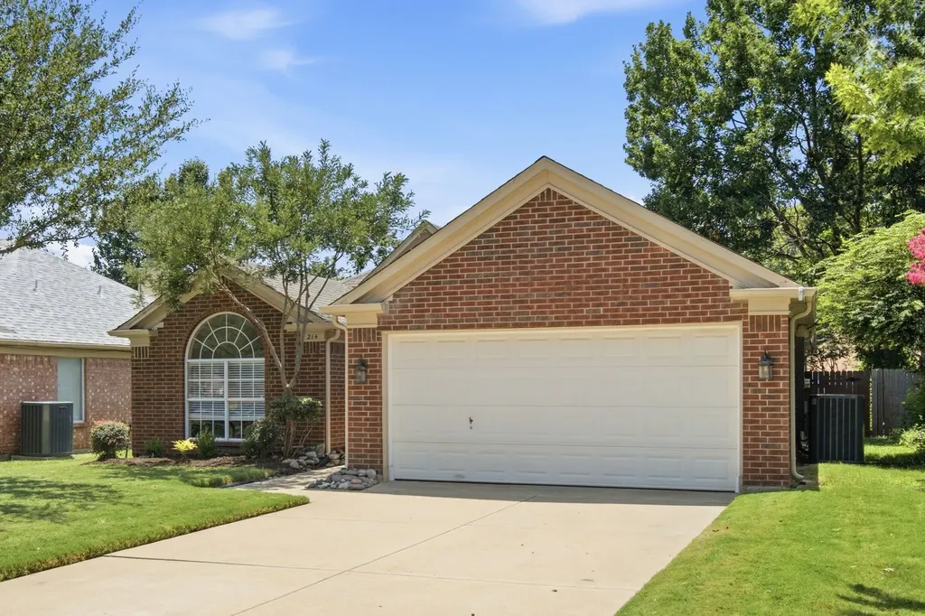 214 Branch Bend Euless TX 76039