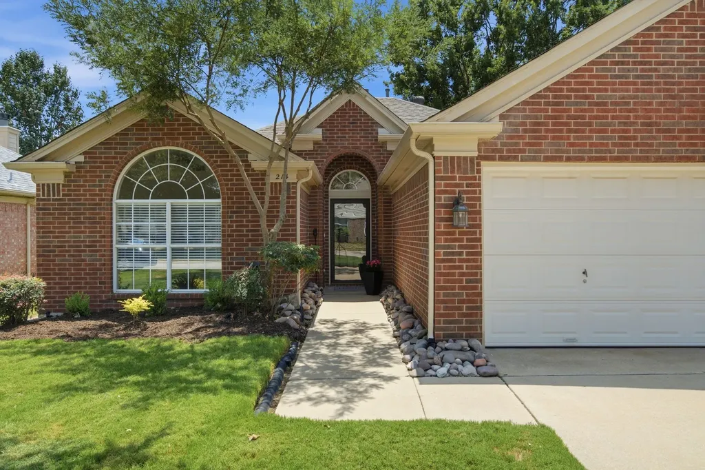 214 Branch Bend Euless TX 76039