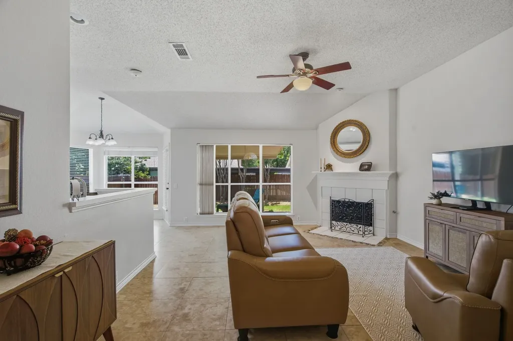 214 Branch Bend Euless TX 76039