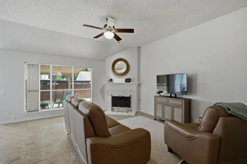 214 Branch Bend Euless TX 76039