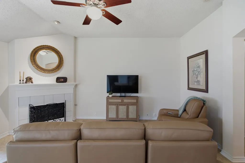 214 Branch Bend Euless TX 76039