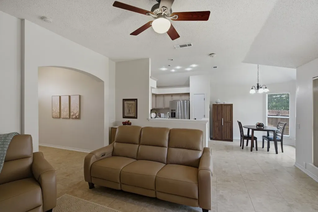214 Branch Bend Euless TX 76039