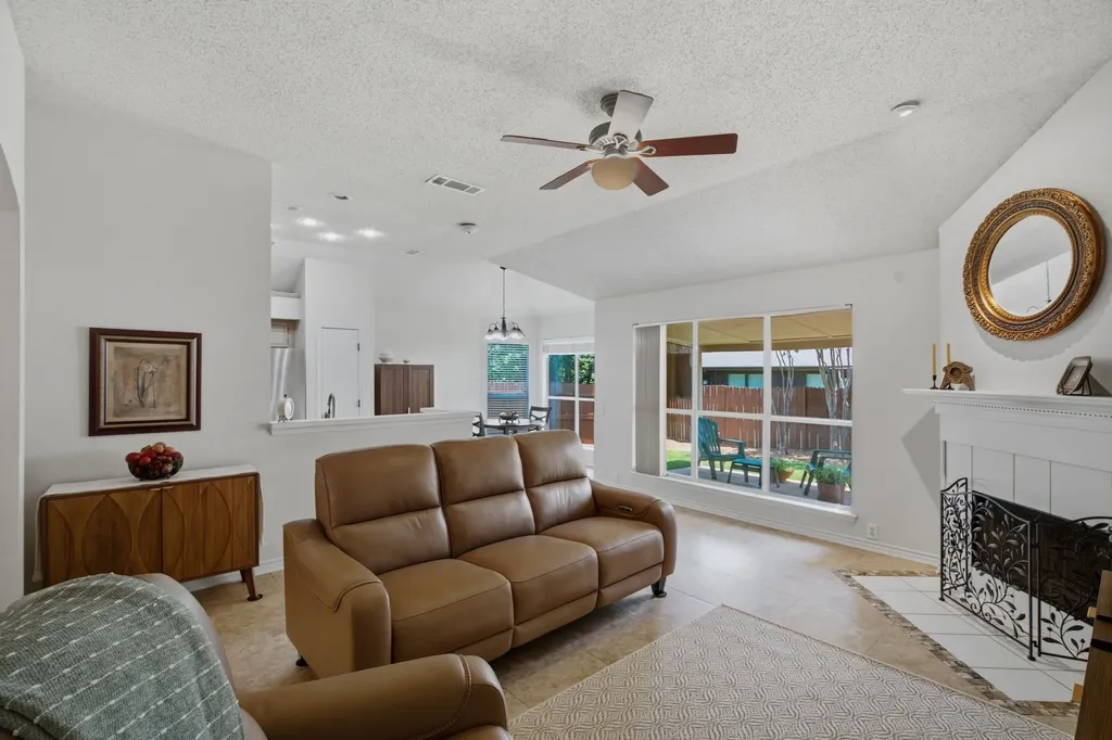214 Branch Bend Euless TX 76039