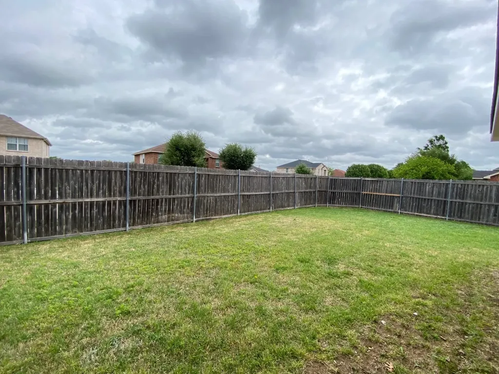 1328 Falcon Hollow Cedar Hill TX 75104