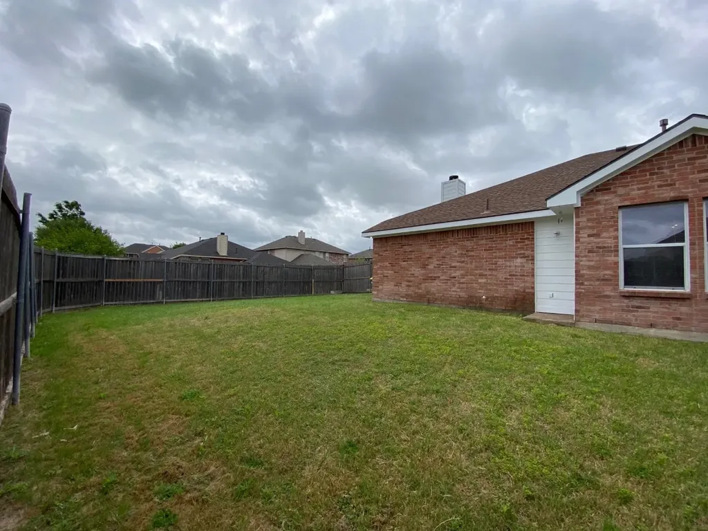1328 Falcon Hollow Cedar Hill TX 75104