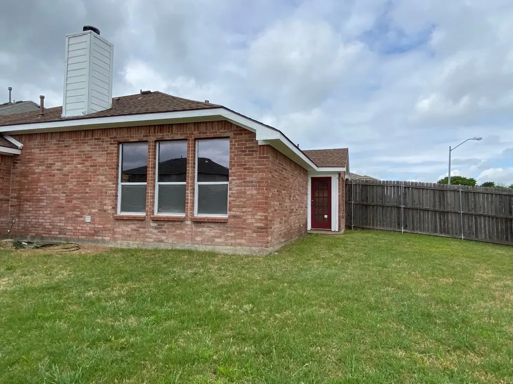 1328 Falcon Hollow Cedar Hill TX 75104