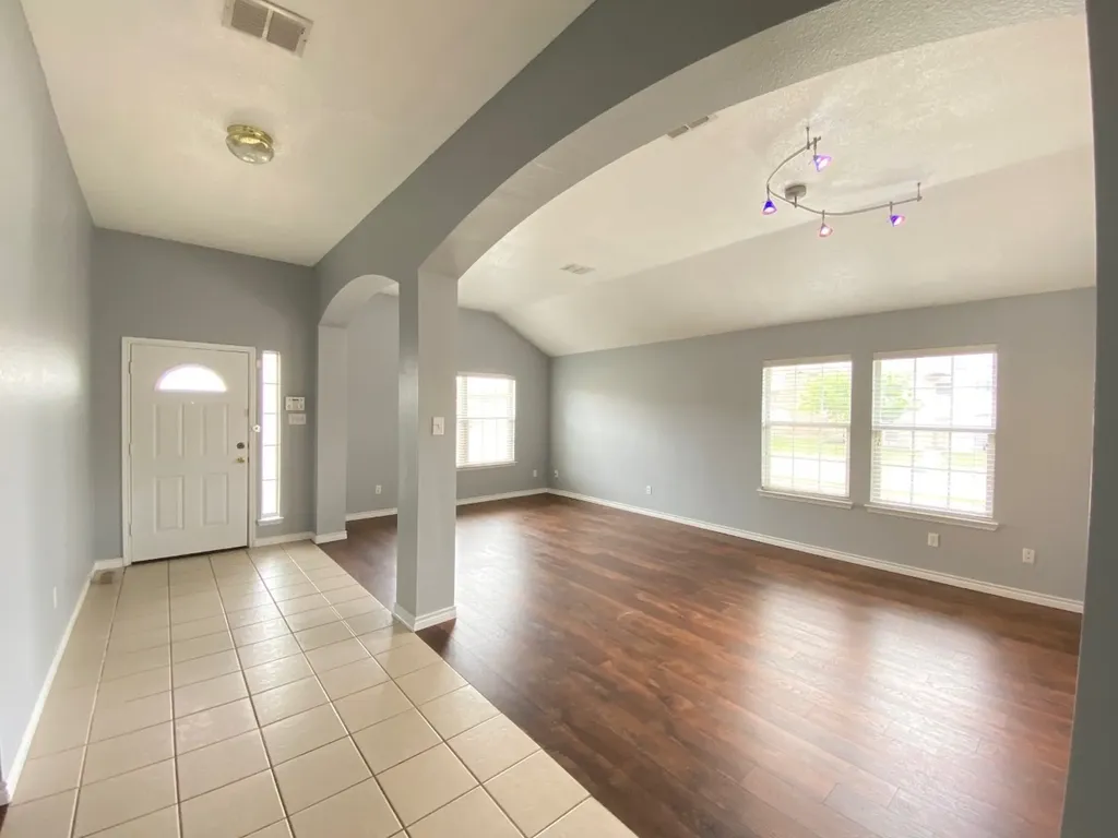 1328 Falcon Hollow Cedar Hill TX 75104