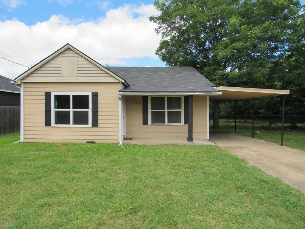 608 Hayes Street Mcgregor TX 76657