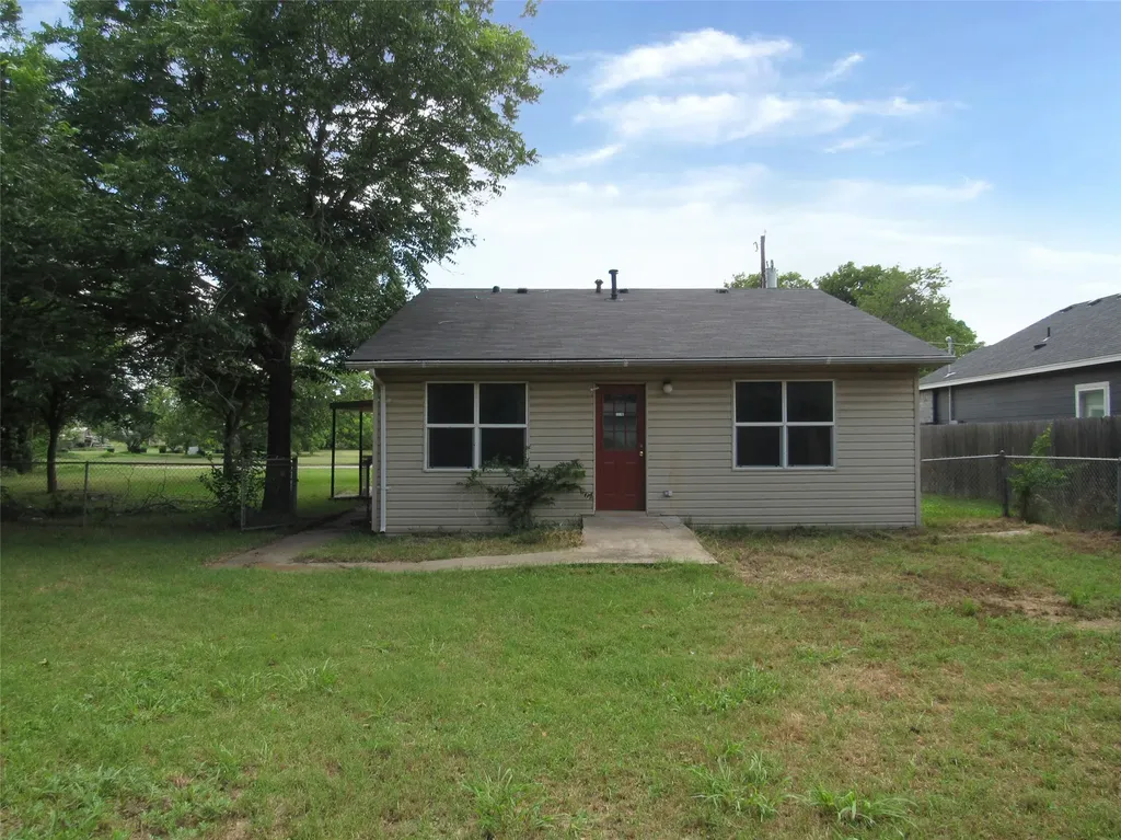 608 Hayes Street Mcgregor TX 76657