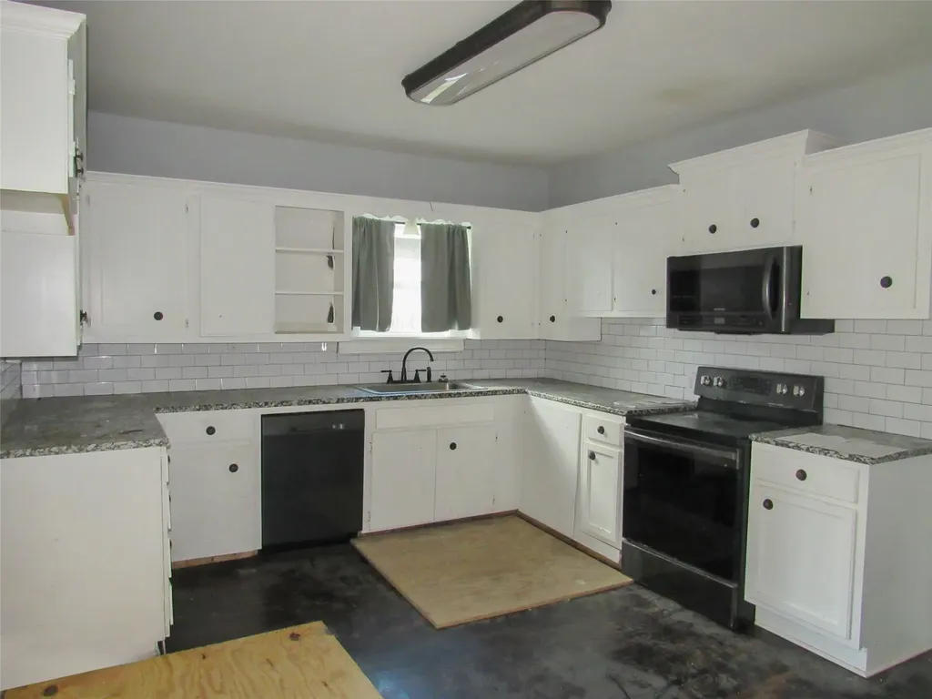 608 Hayes Street Mcgregor TX 76657