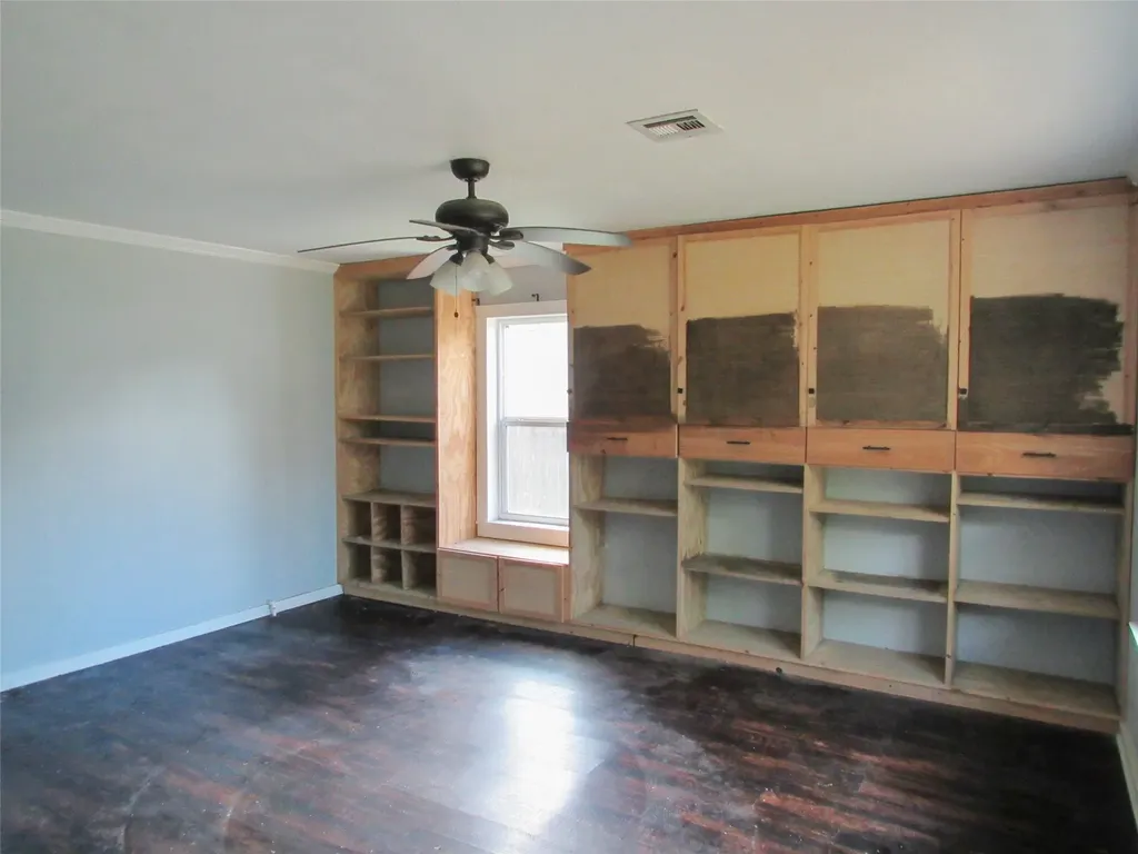 608 Hayes Street Mcgregor TX 76657