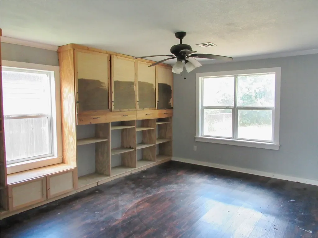 608 Hayes Street Mcgregor TX 76657