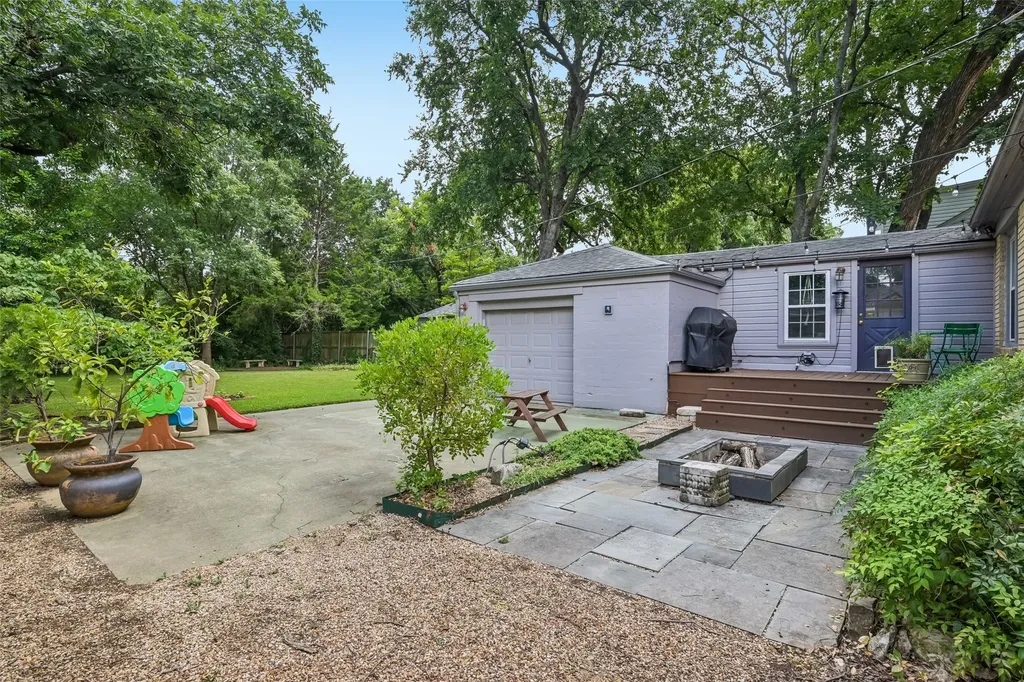 2314 Barberry Drive Dallas TX 75211