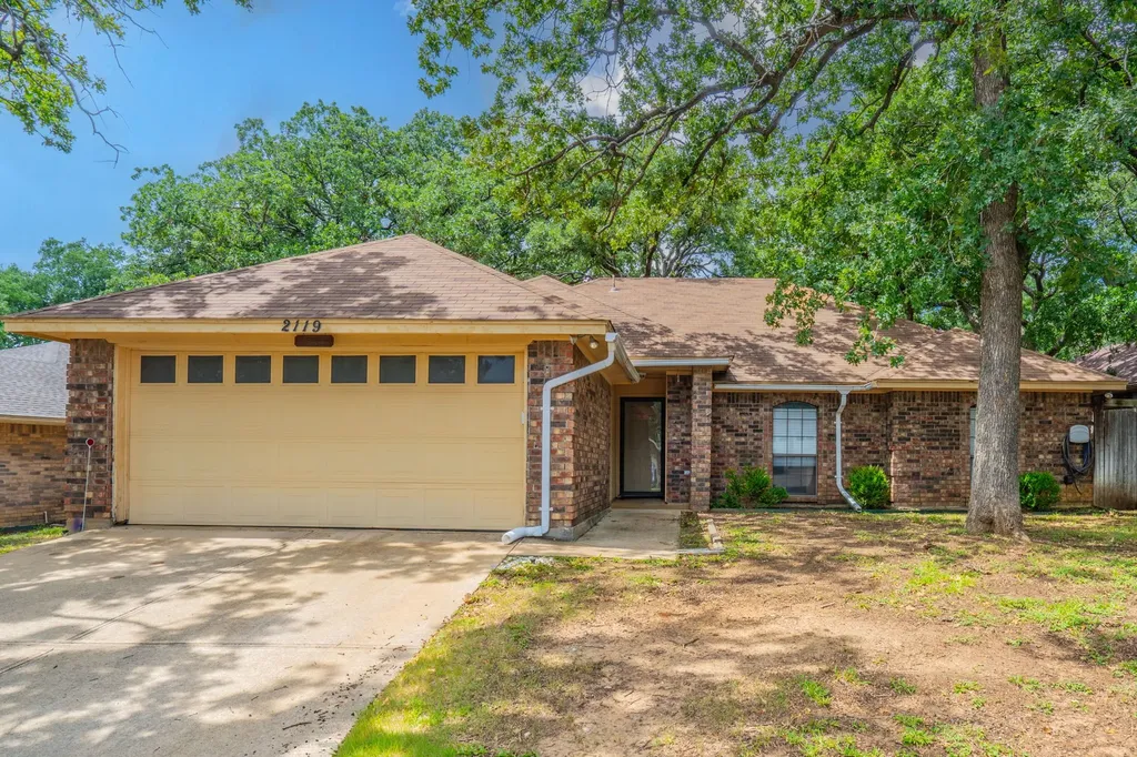 2119 Turf Club Drive Arlington TX 76017
