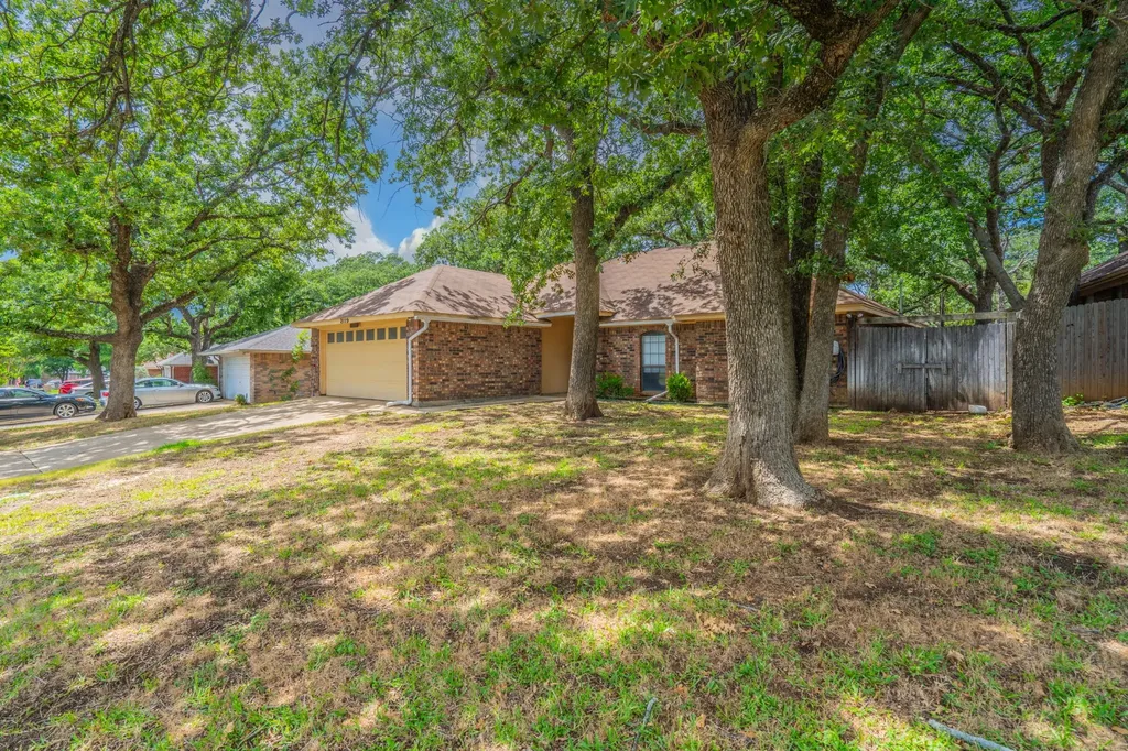 2119 Turf Club Drive Arlington TX 76017